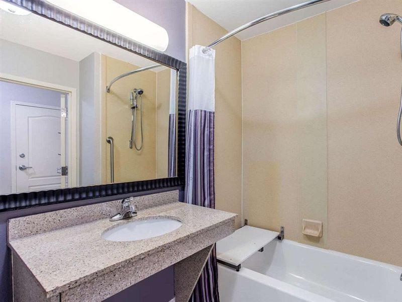 La Quinta Inn & Suites Fultondale Eksteriør billede