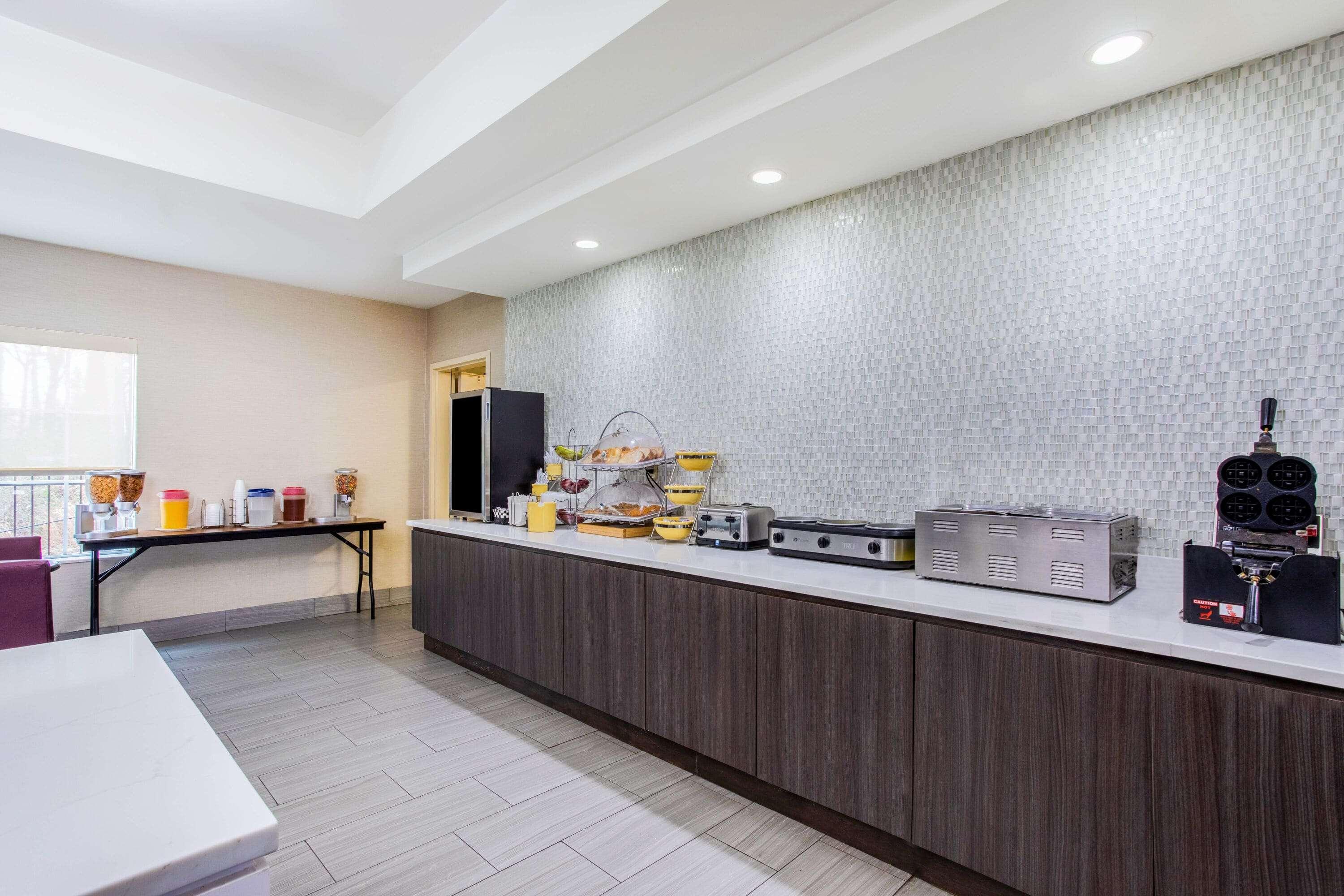 La Quinta Inn & Suites Fultondale Eksteriør billede